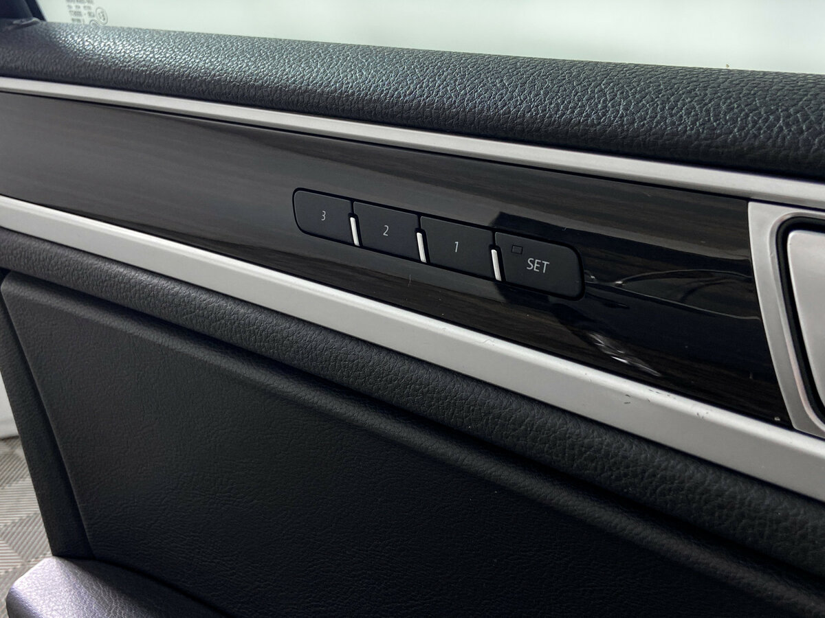 Volkswagen Touareg II Рестайлинг, 2015 Фото №17