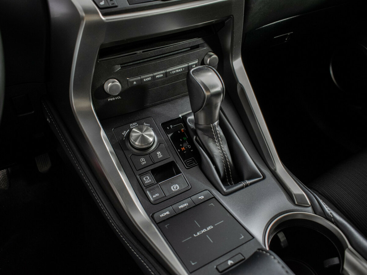 Lexus NX 200 I Рестайлинг, 2020 Фото №13