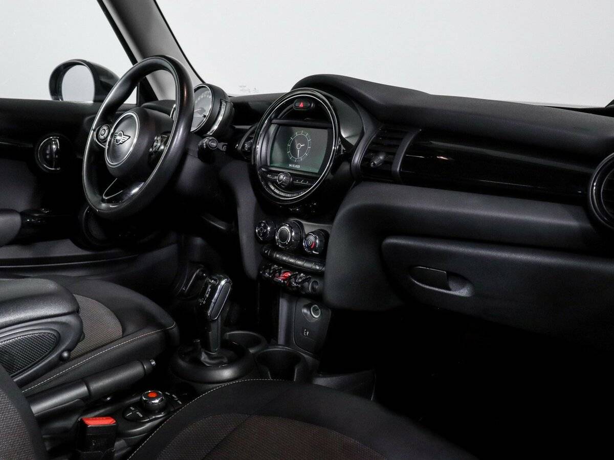 Mini Hatch Cooper III (F55/F56) Рестайлинг, 2018 - 98 367 км. | Фото №7