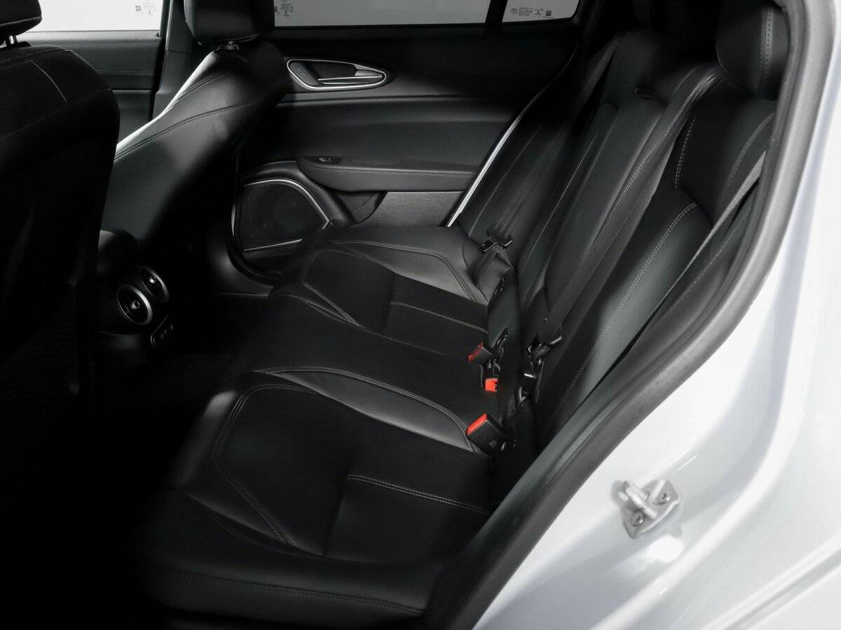 Alfa Romeo Giulia II (952) Рестайлинг, 2021 Фото №8