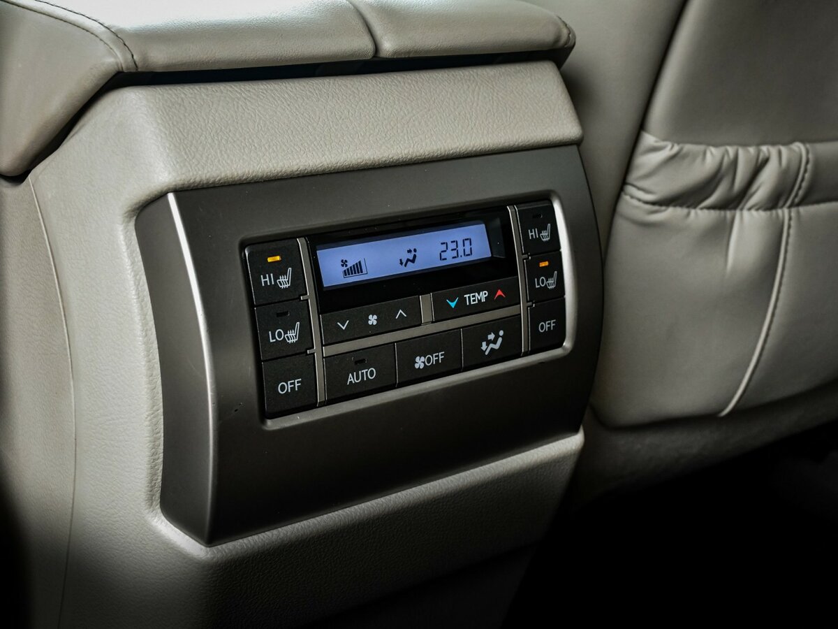 Lexus GX 460 II Рестайлинг, 2018 Фото №15