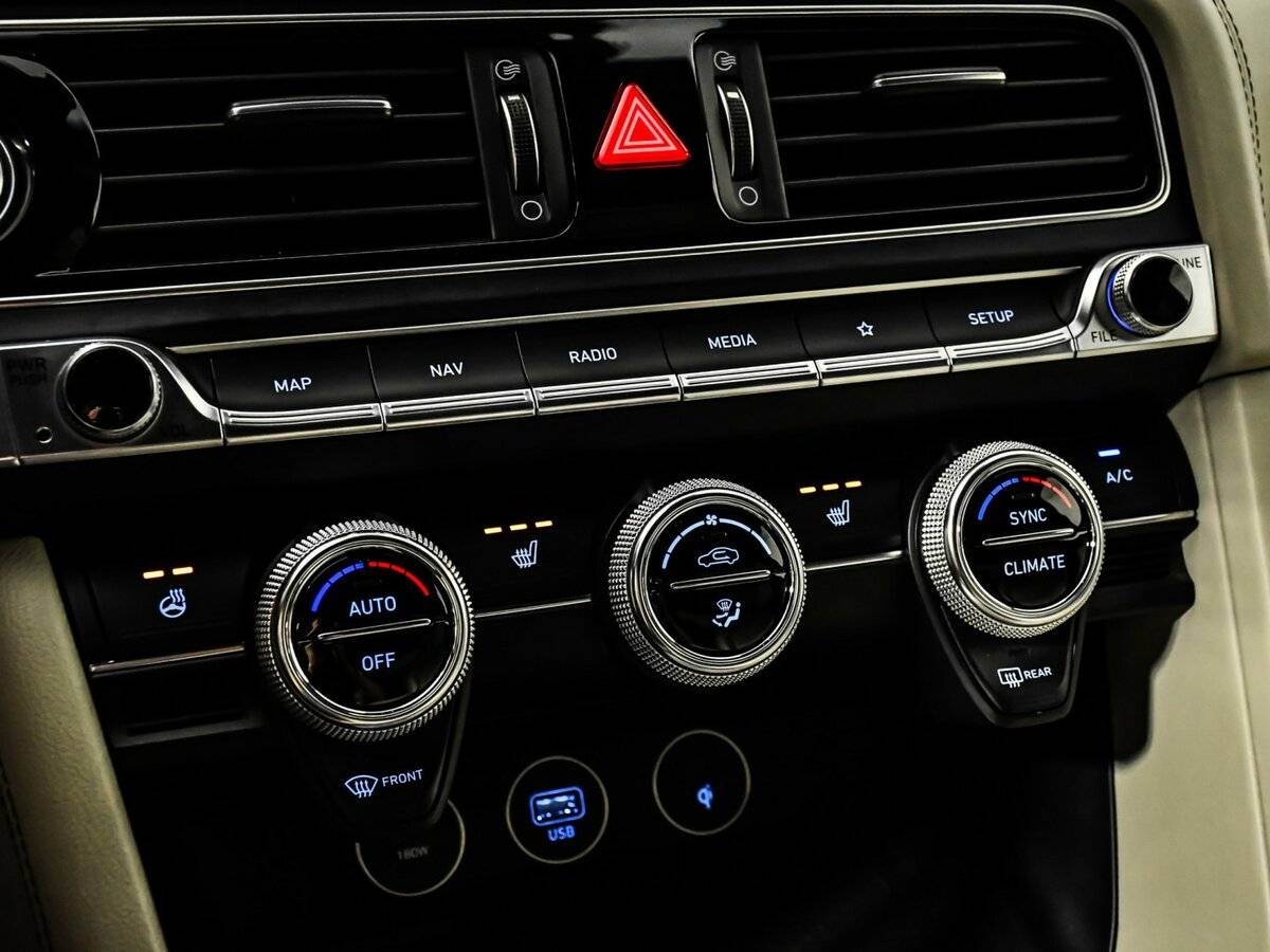 Genesis G70 I Рестайлинг, 2021 Фото №13