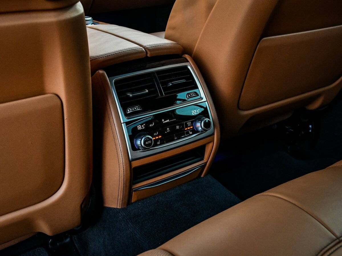 BMW 7 серии 750d xDrive VI (G11/G12) Рестайлинг, 2019 Фото №14