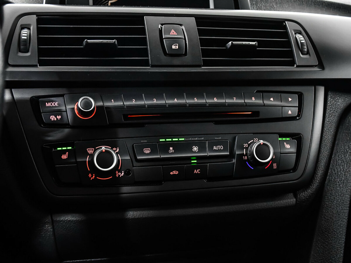 BMW 3 серии 320i VI (F3x), 2013 Фото №16