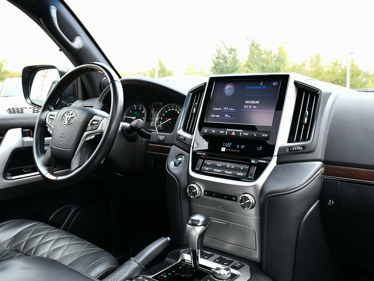 Toyota Land Cruiser 200 Series Рестайлинг 2, 2017 Фото №9