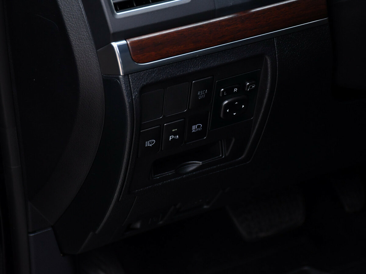 Toyota Land Cruiser 200 Series Рестайлинг 2, 2017 Фото №20