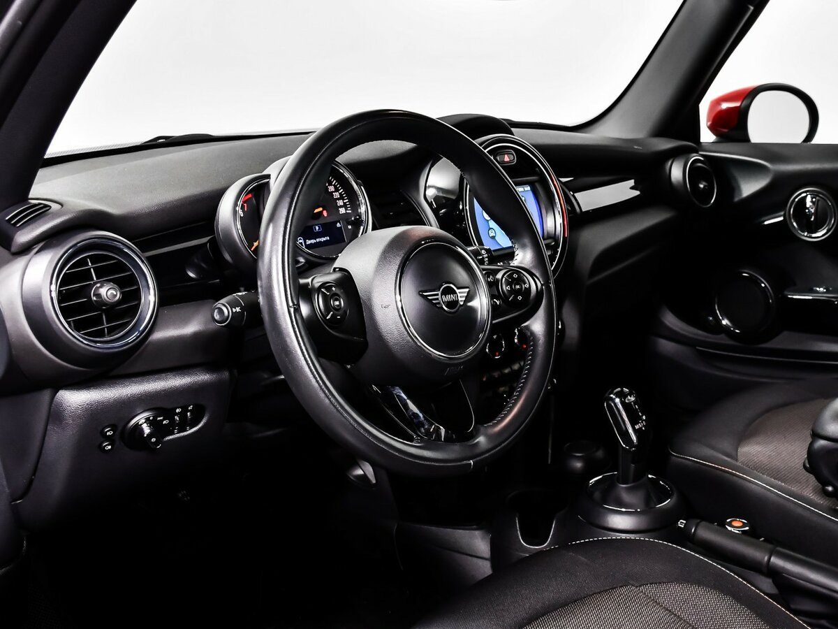 Mini Hatch Cooper III (F55/F56) Рестайлинг, 2019 Фото №12
