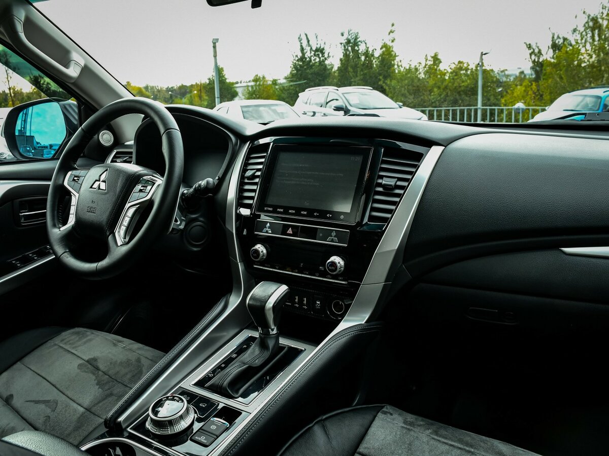 Mitsubishi Montero Sport III Рестайлинг, 2022 Фото №9