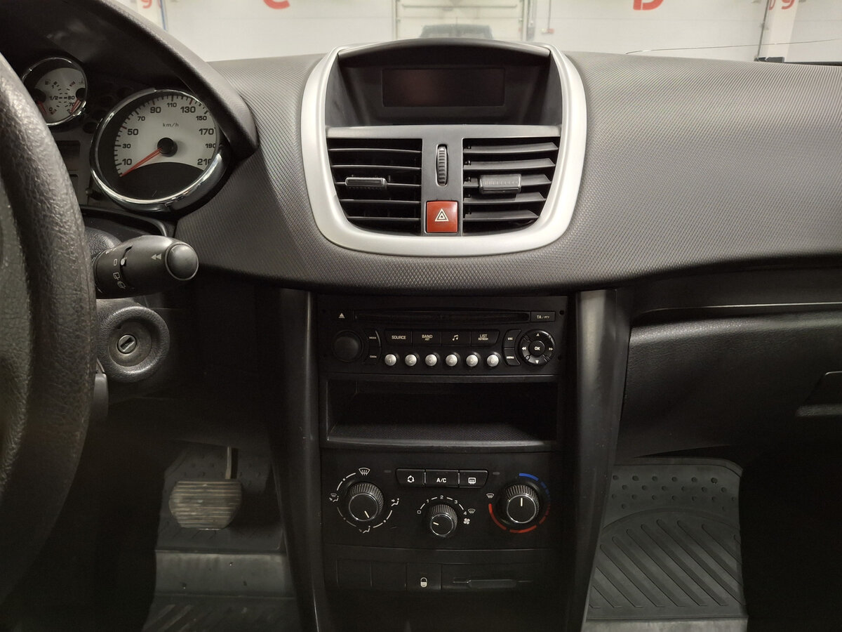 Peugeot 207 I Рестайлинг, 2010 Фото №15