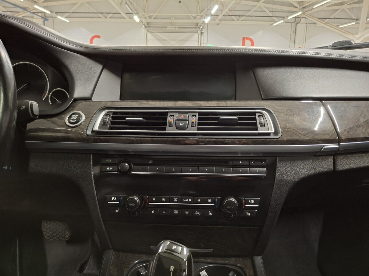 BMW 7 серии Long 750Li xDrive V (F01/F02/F04), 2012 Фото №15