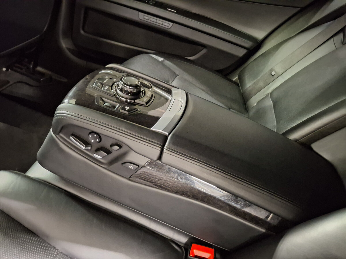 BMW 7 серии Long 750Li xDrive V (F01/F02/F04), 2012 Фото №21