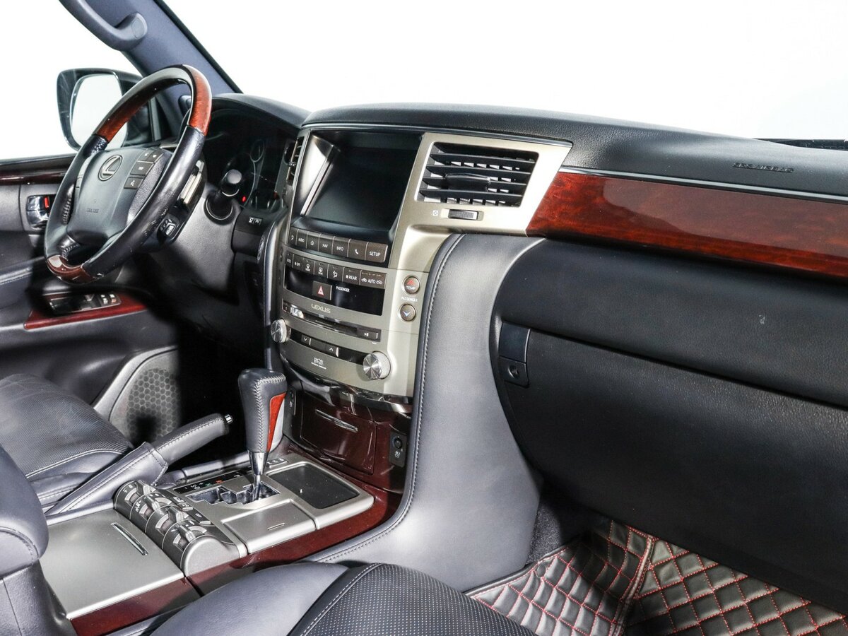 Lexus LX 570 III Рестайлинг, 2015 Фото №9