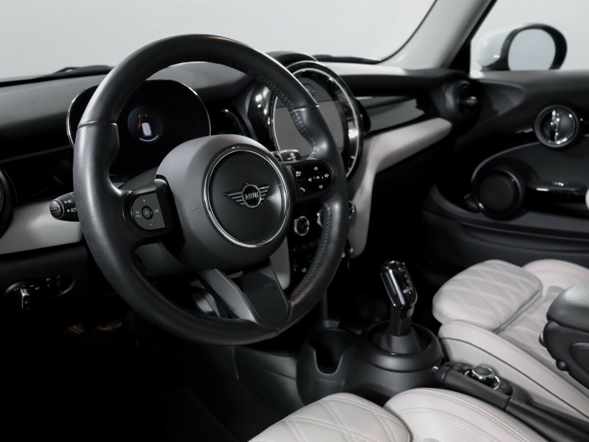 Mini Hatch Cooper III (F55/F56) Рестайлинг 2, 2021 Фото №11