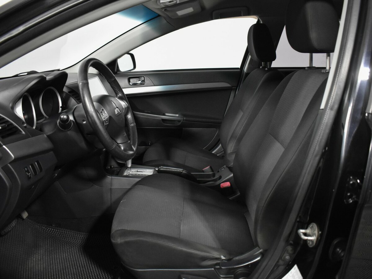 Mitsubishi Lancer X Рестайлинг, 2011 Фото №7