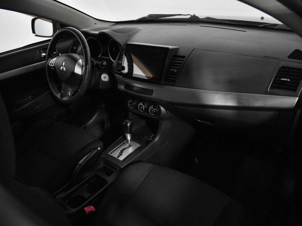 Mitsubishi Lancer X Рестайлинг, 2011 Фото №10