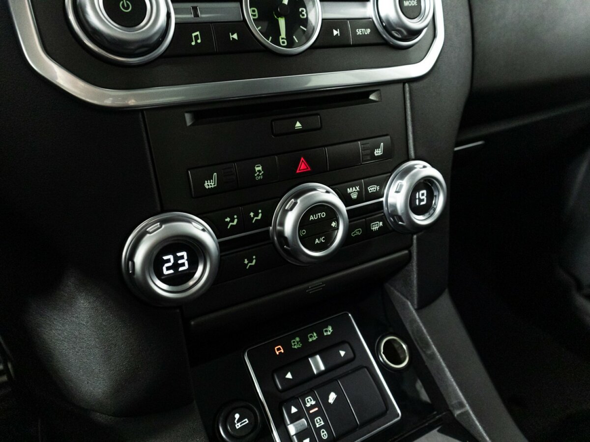 Land Rover Discovery IV Рестайлинг, 2014 Фото №17