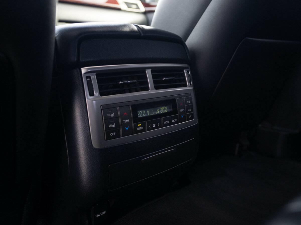 Lexus LX 570 III Рестайлинг, 2014 Фото №18