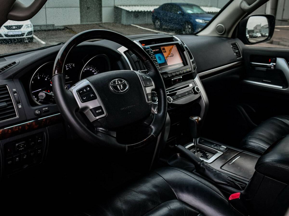 Toyota Land Cruiser 200 Series Рестайлинг 1, 2012 Фото №10