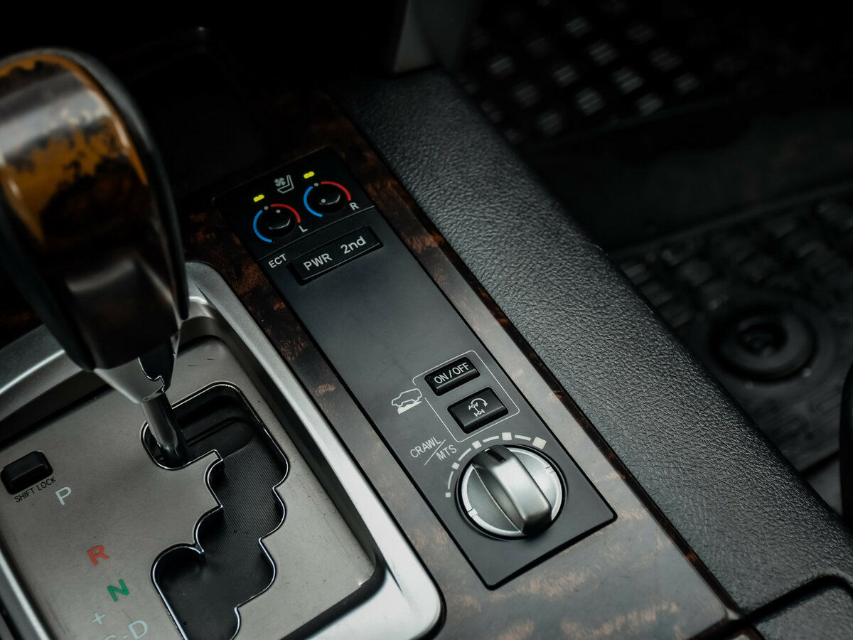 Toyota Land Cruiser 200 Series Рестайлинг 1, 2012 Фото №18