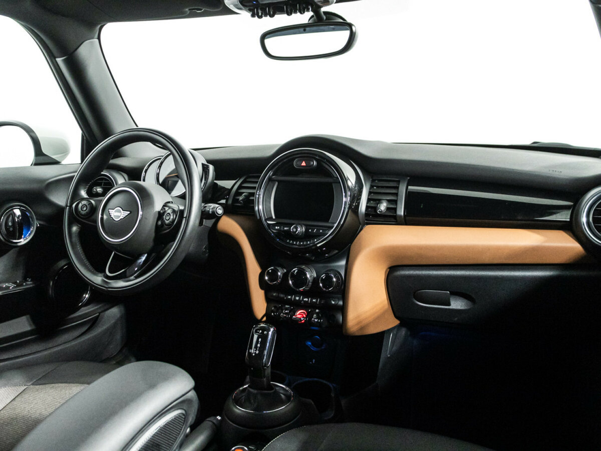 Mini Hatch Cooper III (F55/F56) Рестайлинг, 2020 Фото №9
