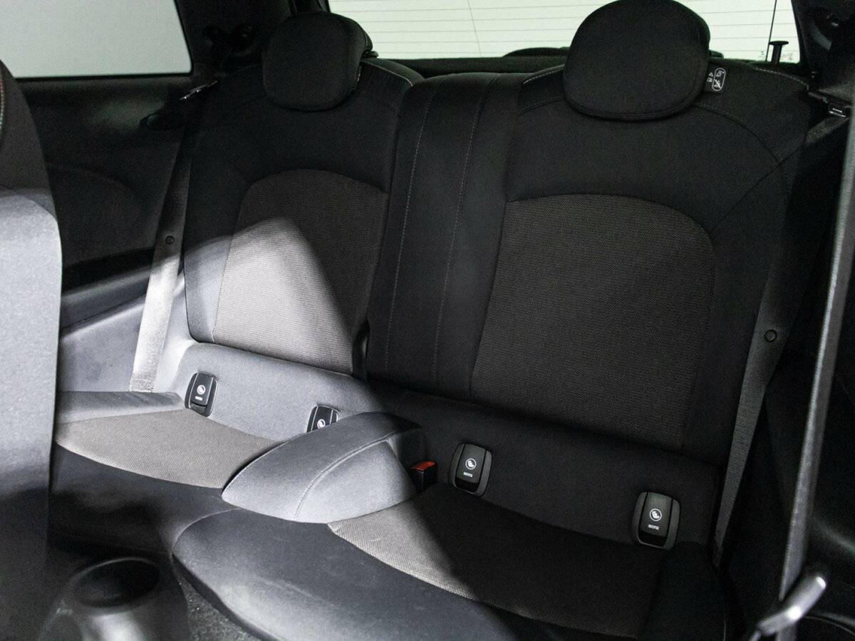 Mini Hatch Cooper III (F55/F56) Рестайлинг, 2020 Фото №10