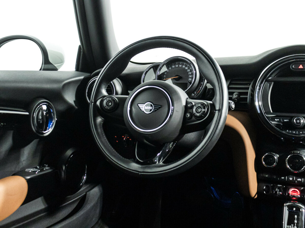 Mini Hatch Cooper III (F55/F56) Рестайлинг, 2020 Фото №18