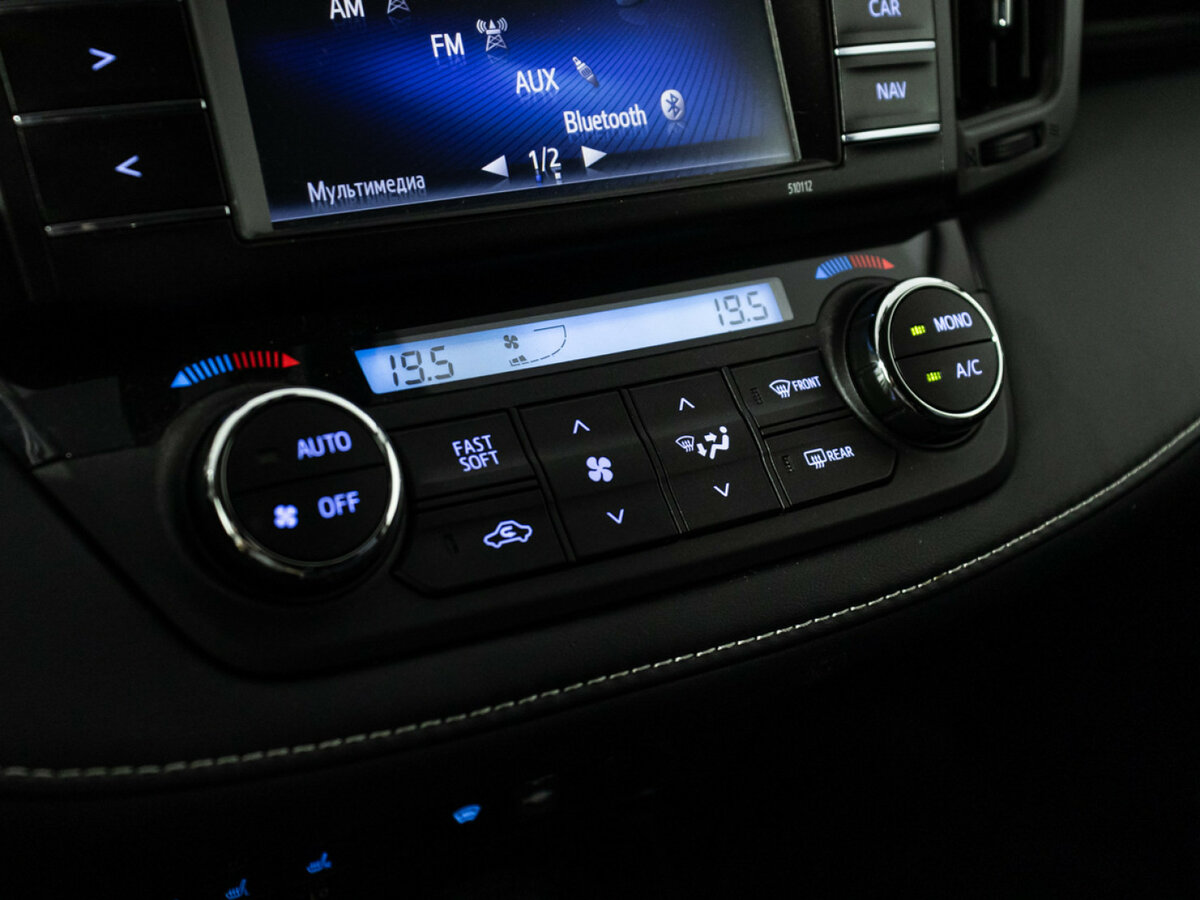 Toyota RAV4 IV (XA40) Рестайлинг, 2015 Фото №15