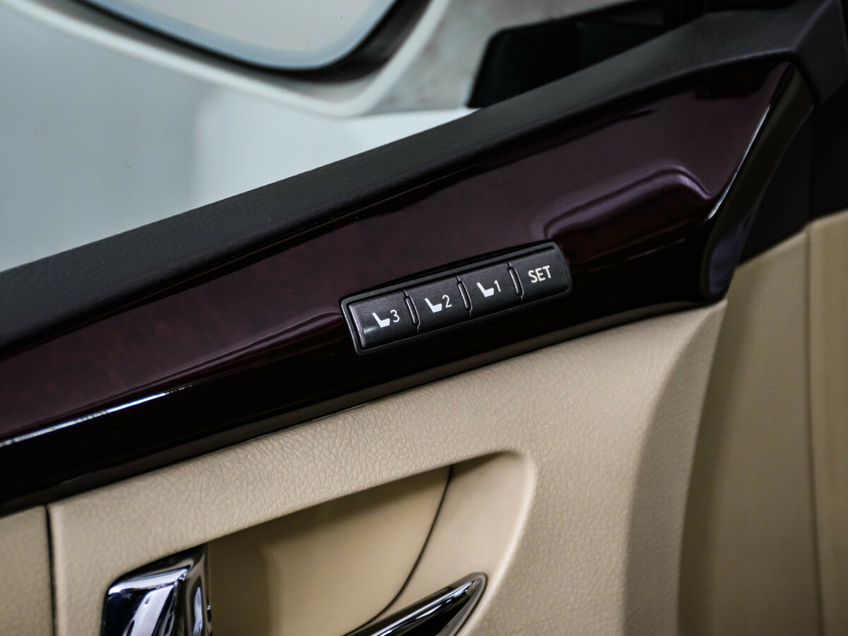 Lexus LX 570 III Рестайлинг, 2012 Фото №21