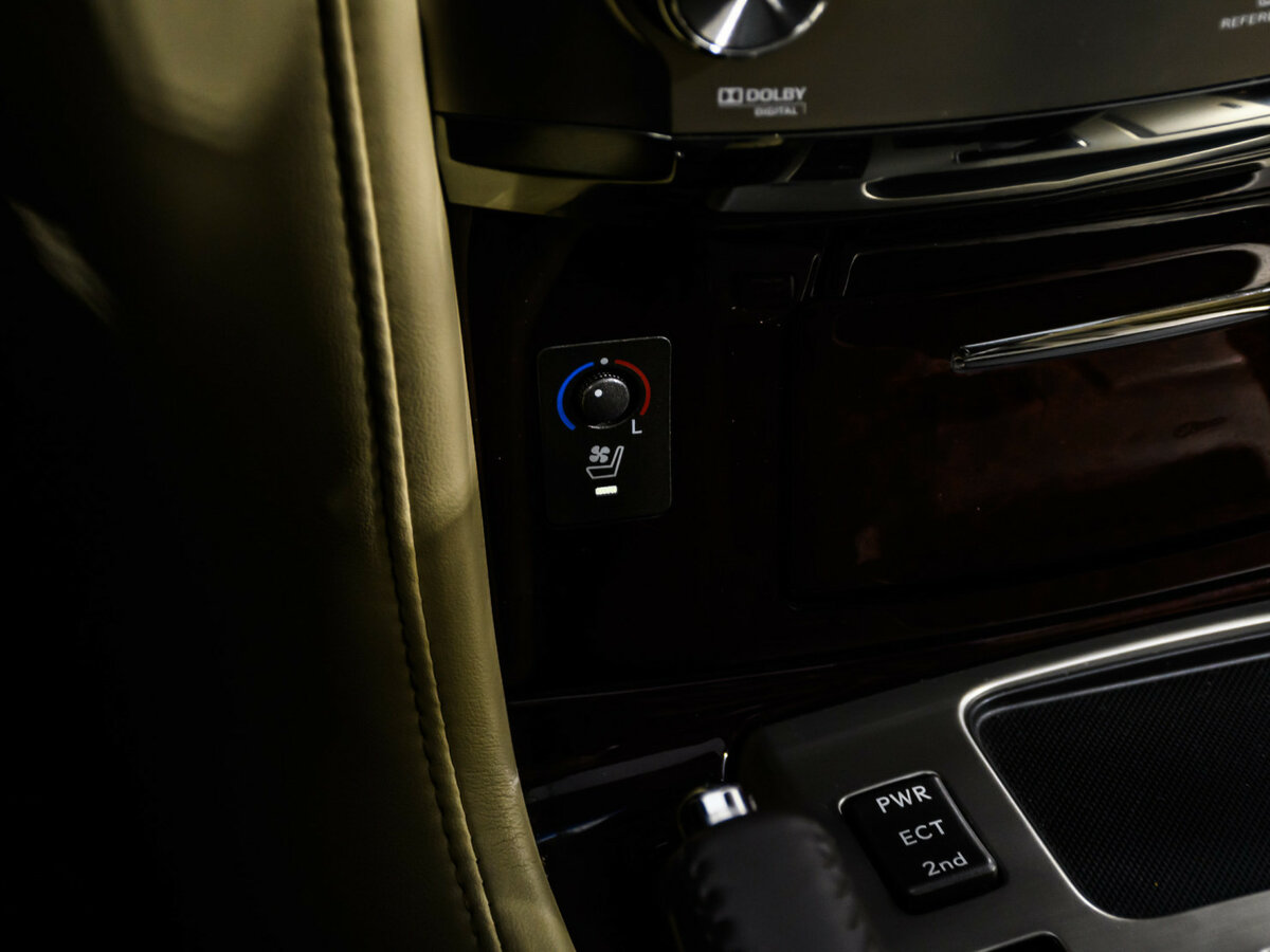 Lexus LX 570 III Рестайлинг, 2012 Фото №22