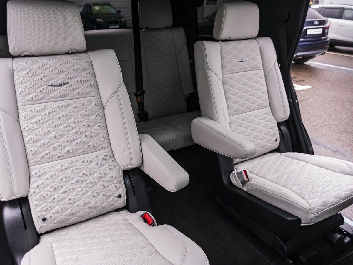 Cadillac Escalade-V I Рестайлинг, 2025 Фото №14