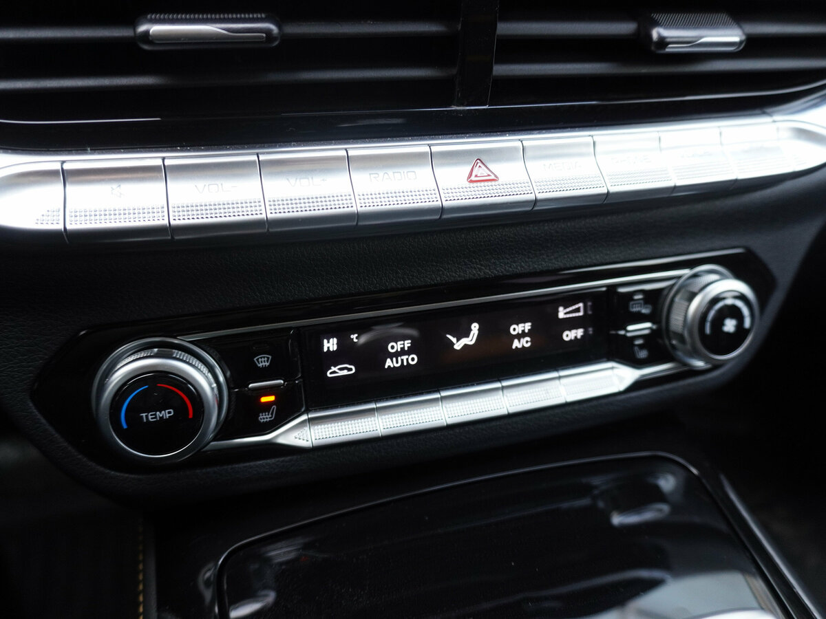 FAW Bestune T77 I, 2023 Фото №15