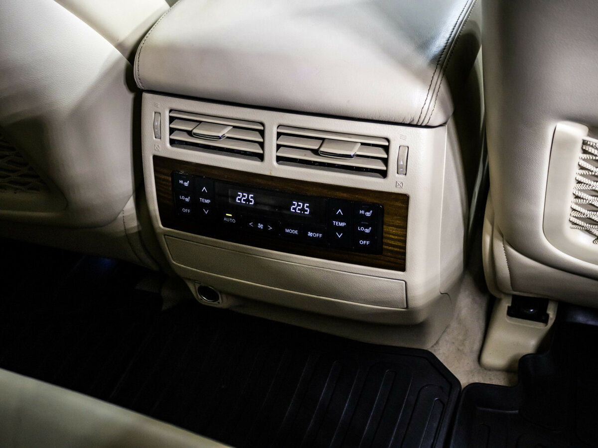 Toyota Land Cruiser 200 Series Рестайлинг 2, 2016 Фото №16