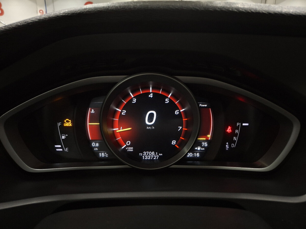 Volvo V40 Cross Country I Рестайлинг, 2017 Фото №13