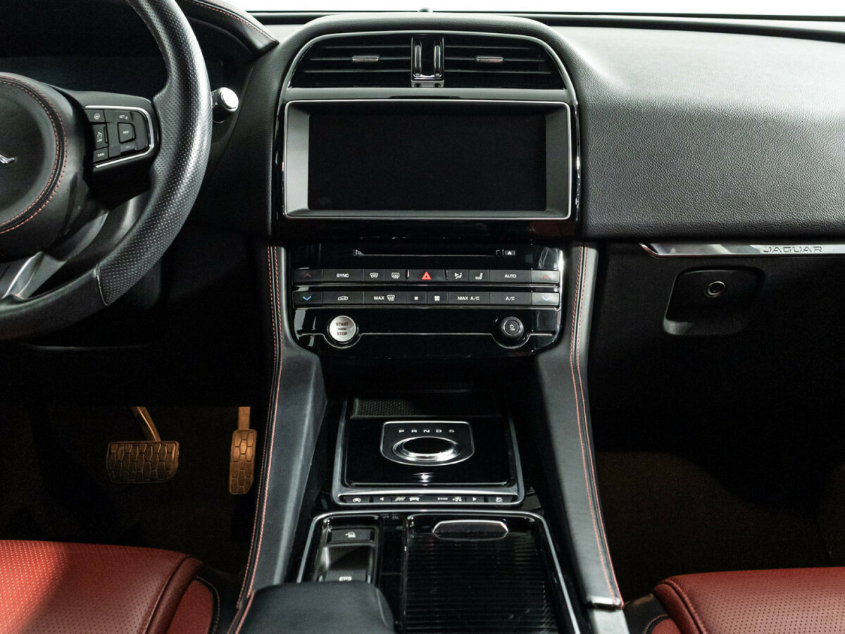 Jaguar F-Pace I, 2017 Фото №14