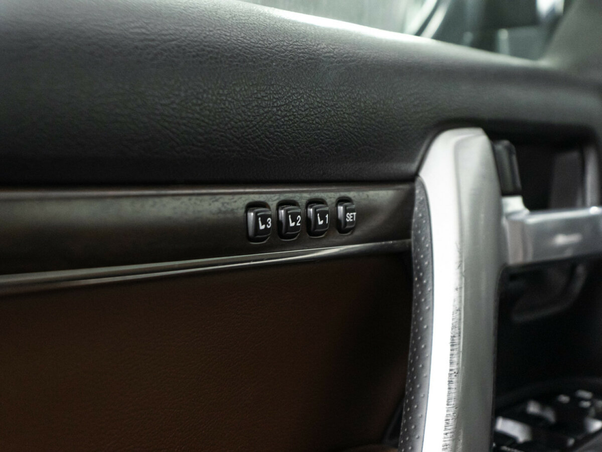 Toyota Land Cruiser 200 Series Рестайлинг 2, 2017 Фото №14