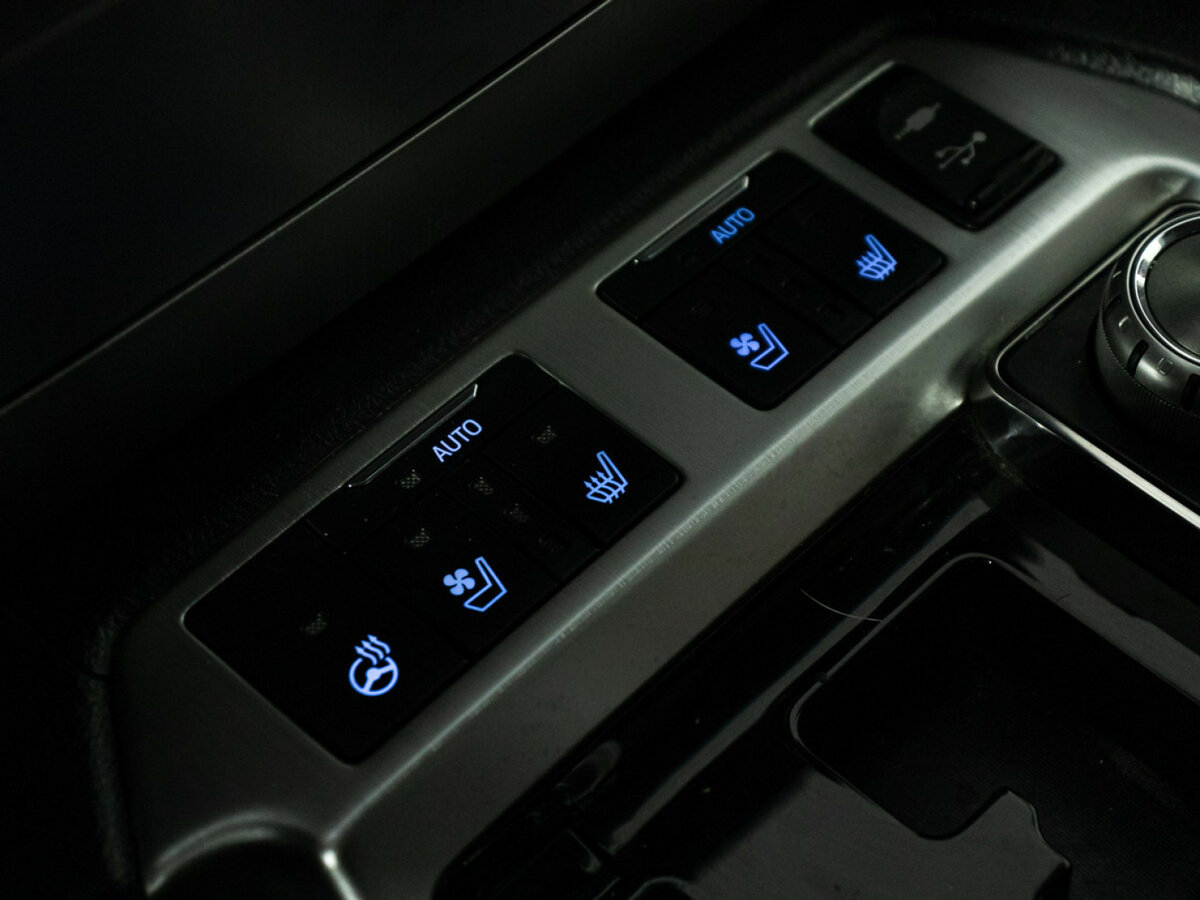 Toyota Land Cruiser 200 Series Рестайлинг 2, 2017 Фото №19