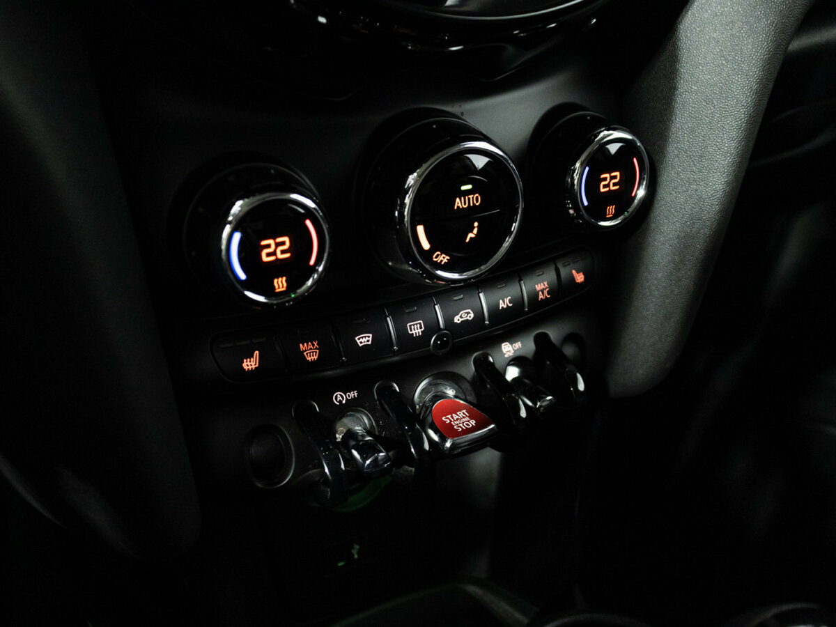 Mini Hatch Cooper III (F55/F56) Рестайлинг, 2018 Фото №16