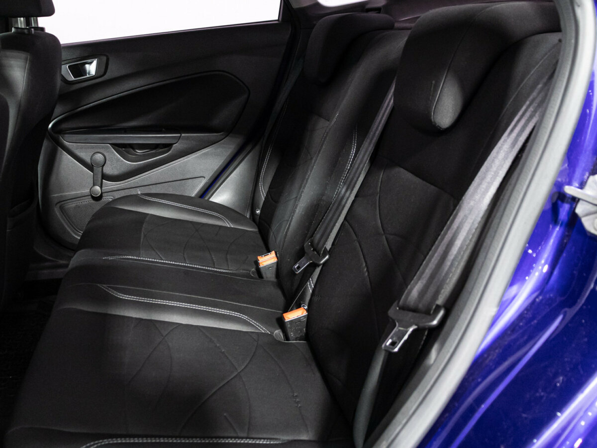 Ford Fiesta Mk6 Рестайлинг, 2015 Фото №10