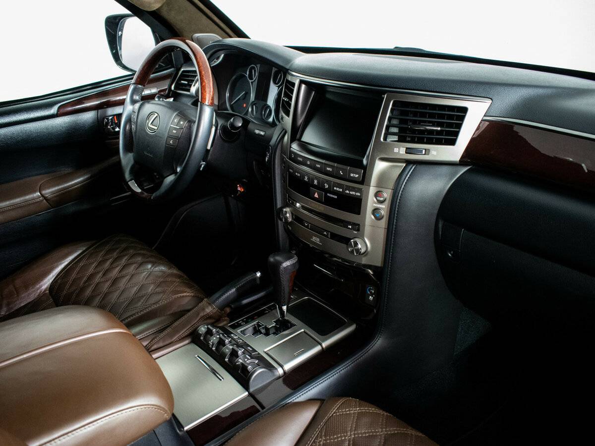 Lexus LX 570 III Рестайлинг, 2012 Фото №11