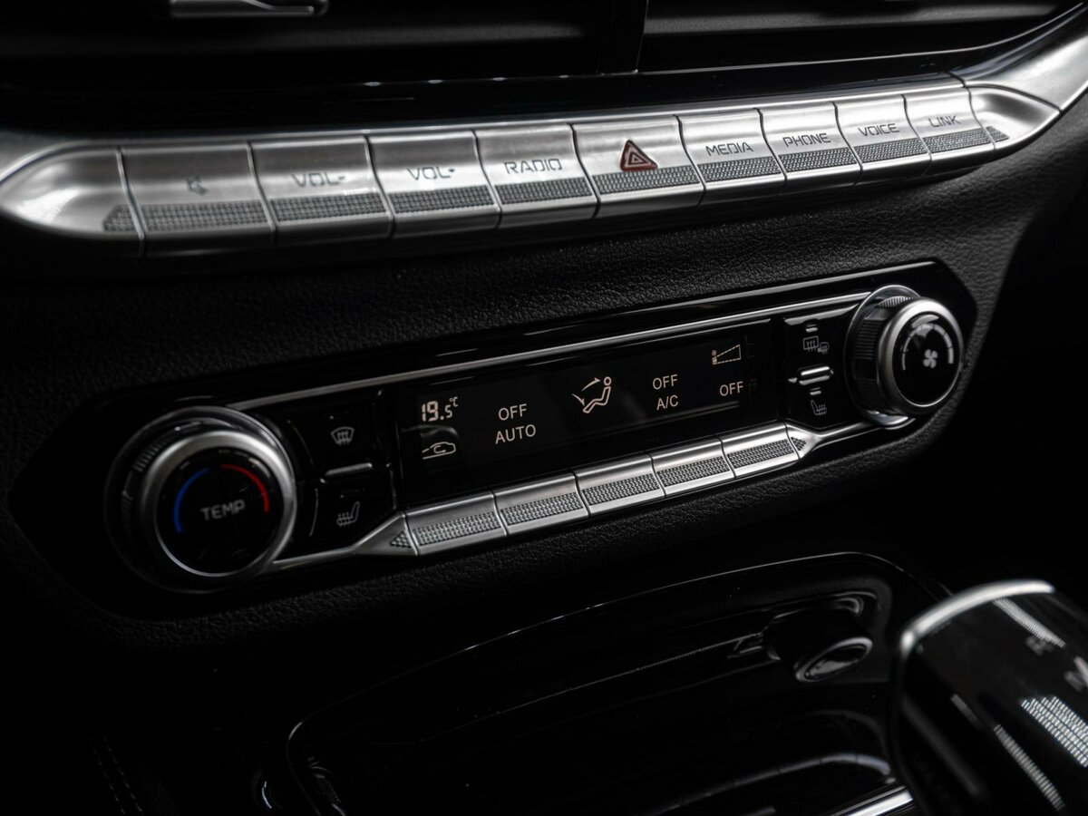 FAW Bestune T77 I, 2023 Фото №17