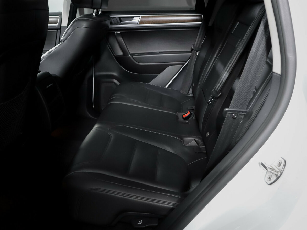 Volkswagen Touareg II Рестайлинг, 2016 Фото №10