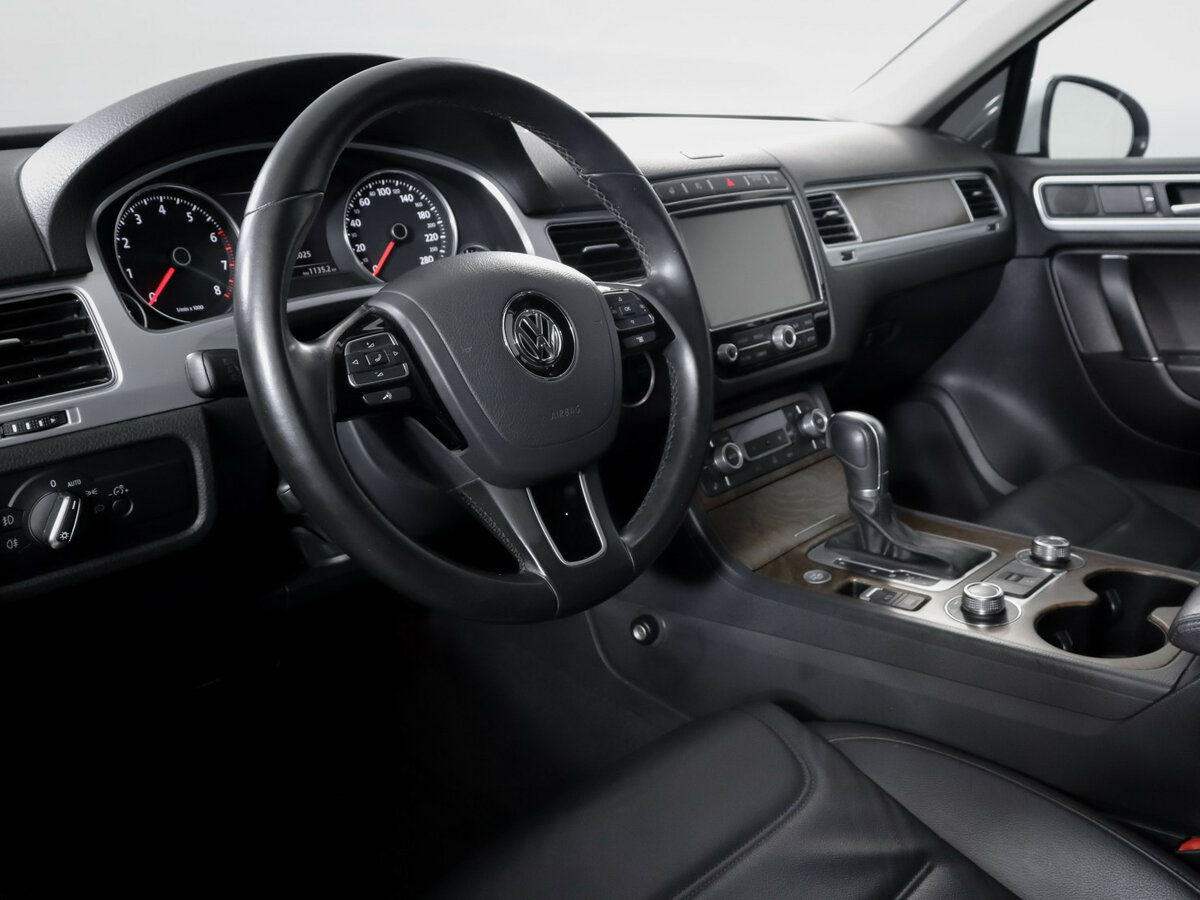 Volkswagen Touareg II Рестайлинг, 2016 Фото №13