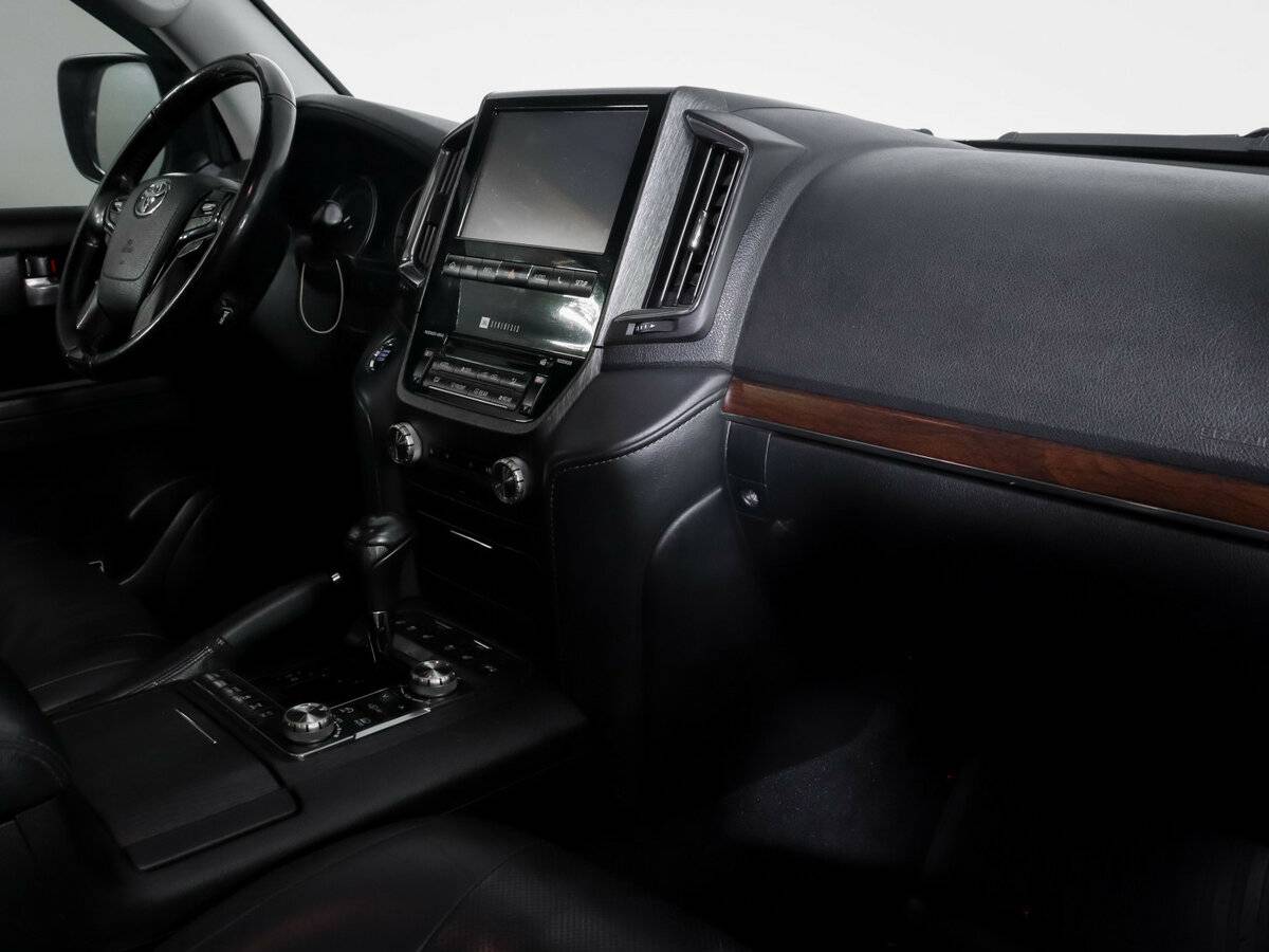 Toyota Land Cruiser 200 Series Рестайлинг 2, 2018 Фото №9