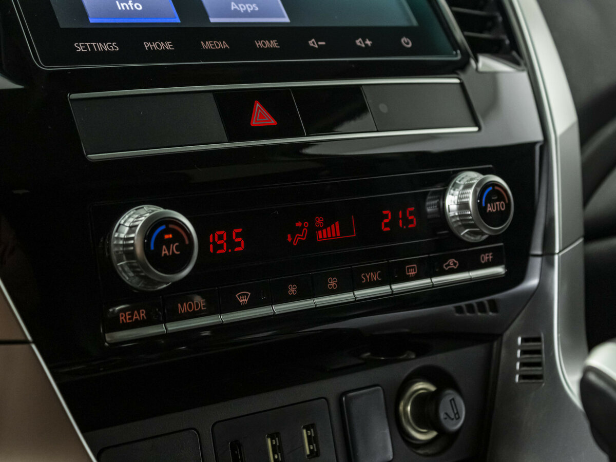 Mitsubishi Montero Sport III Рестайлинг, 2022 Фото №14