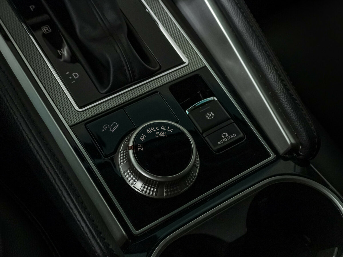 Mitsubishi Montero Sport III Рестайлинг, 2022 Фото №16