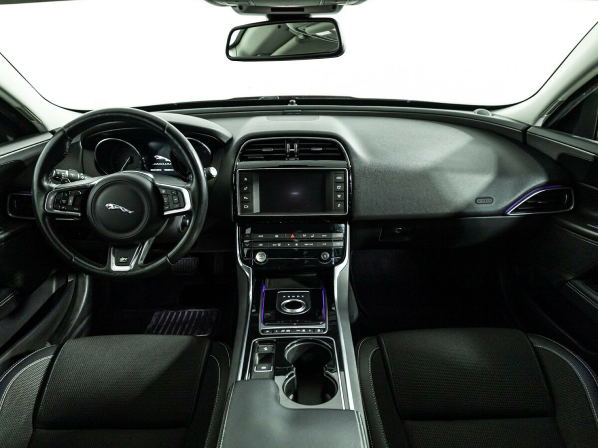 Jaguar XE I, 2015 Фото №11