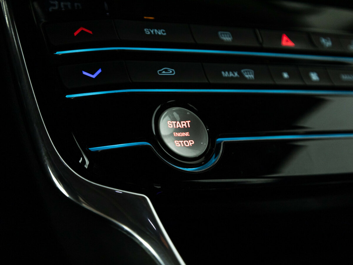 Jaguar XE I, 2015 Фото №18