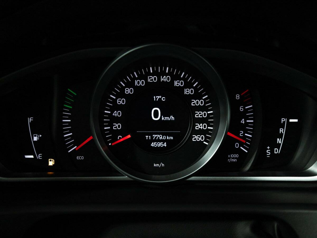 Volvo V40 Cross Country I Рестайлинг, 2017 Фото №12