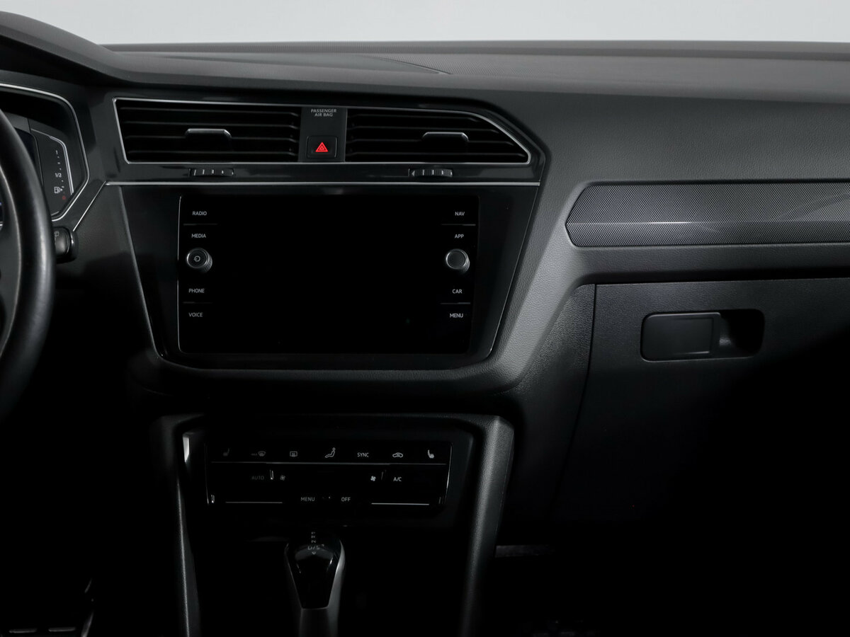Volkswagen Tiguan II Рестайлинг, 2021 Фото №13