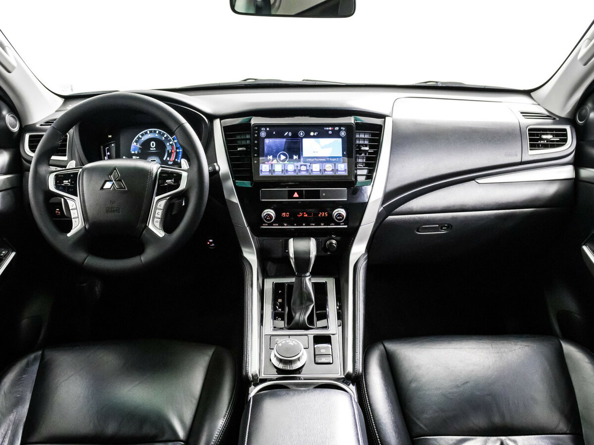 Mitsubishi Montero Sport III Рестайлинг, 2022 Фото №9